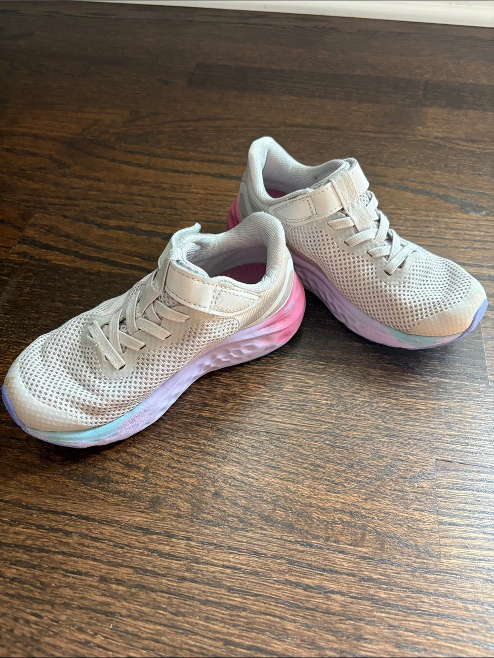 Fresh Foam Arishi v4 Bungee Lace with Top Strap, Grey with Pink/Purple